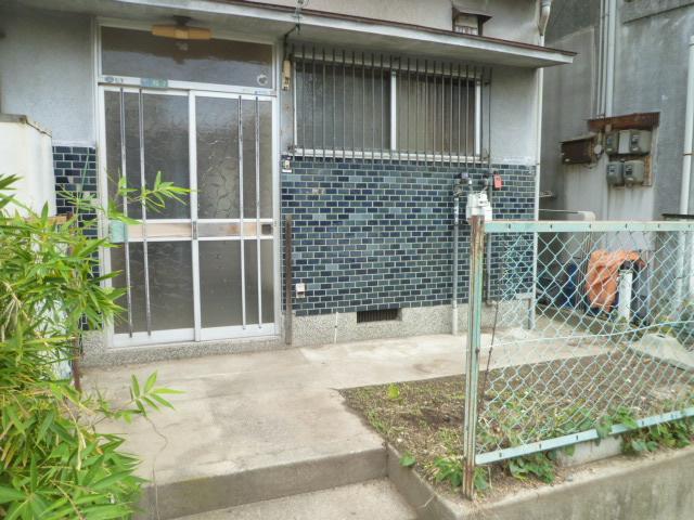 岸部北3戸1連棟貸家