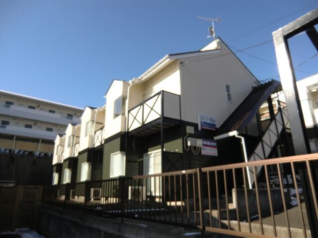 物件外観写真2　(２０１５年２月外観リフォーム済)