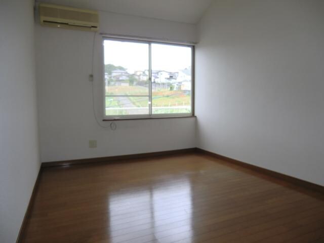 物件内観写真3　(明るい室内)