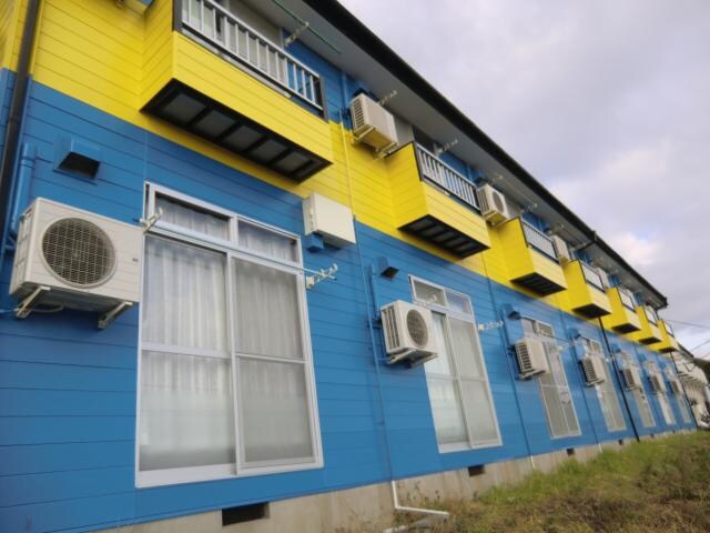 物件外観写真1　(２０１４年１２月外観リフォーム済)