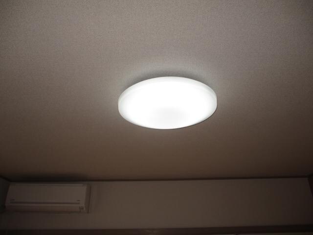 物件内観写真13　(照明器具付き)