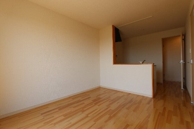 物件内観写真2　(写真は間取りと反転)