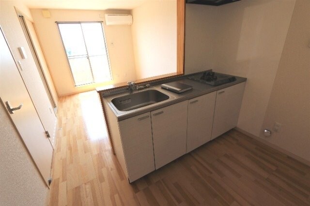 物件内観写真3　(写真は間取りと反転)