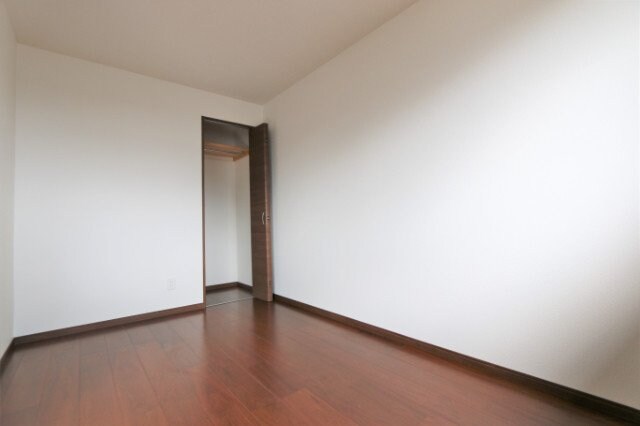 物件内観写真3　(写真は反転のお部屋)