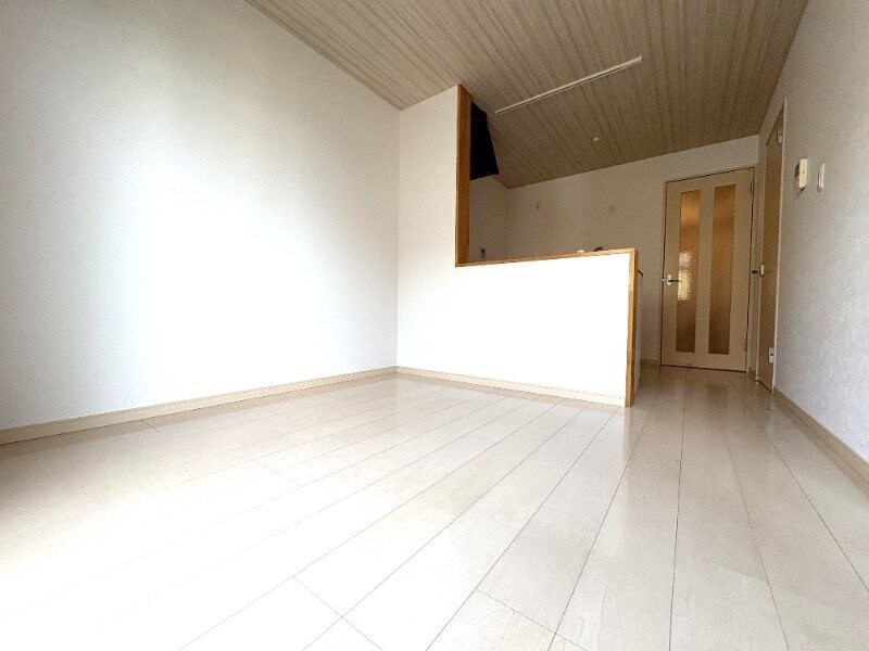 物件内観写真4　(写真は間取りと反転)