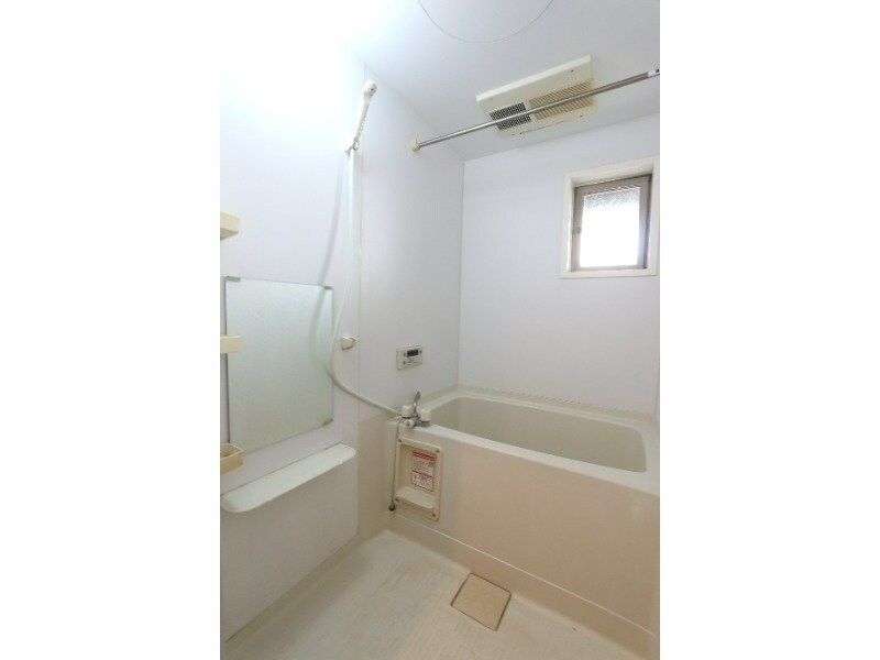 物件内観写真8　(やっぱりお風呂は窓付きが○浴室乾燥機もアリ)