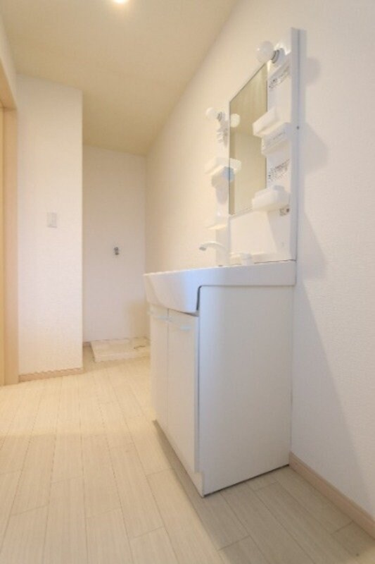 物件内観写真10　(脱衣所も広々！)