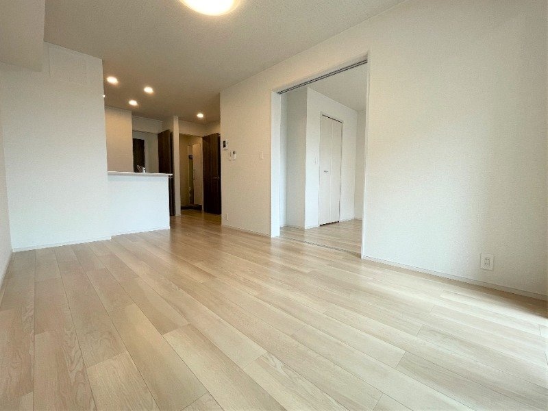 物件内観写真3　(リビング)