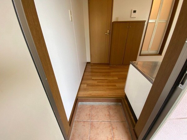 玄関(写真は別部屋になります)