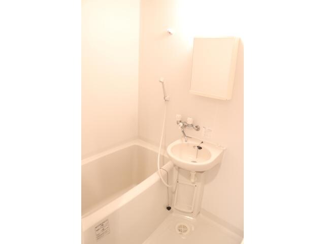 物件内観写真6　(バス＆洗面)