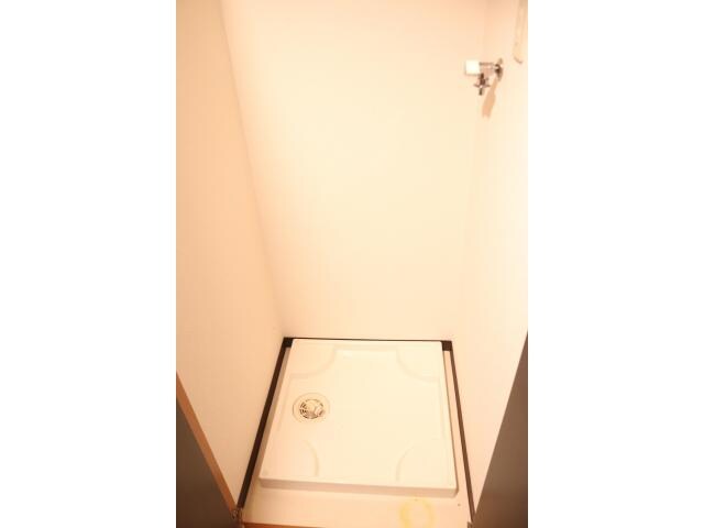 物件内観写真7　(洗濯機置場)