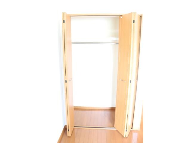物件内観写真11　(居室の収納)
