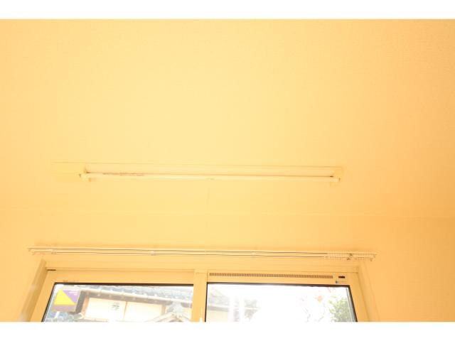 物件内観写真5　(室内物干し)