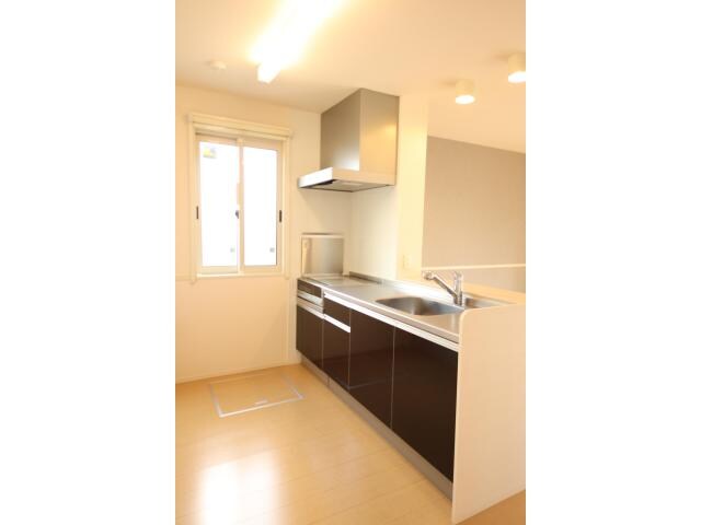 物件内観写真7　(キッチンに窓♪)