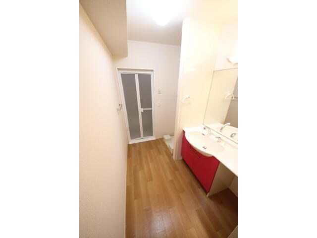 物件内観写真9　(広々脱衣所！！)