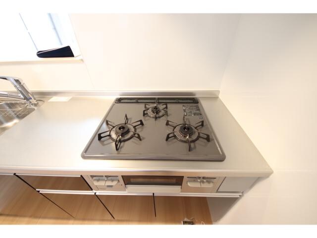 物件内観写真4　(3口コンロです！！)
