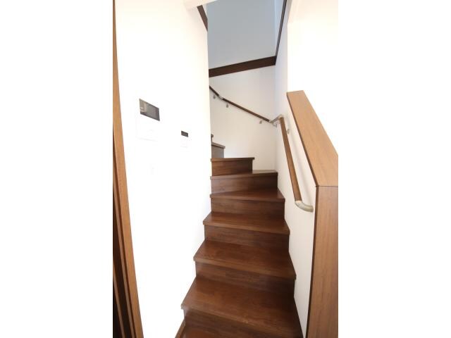 物件内観写真5　(階段)