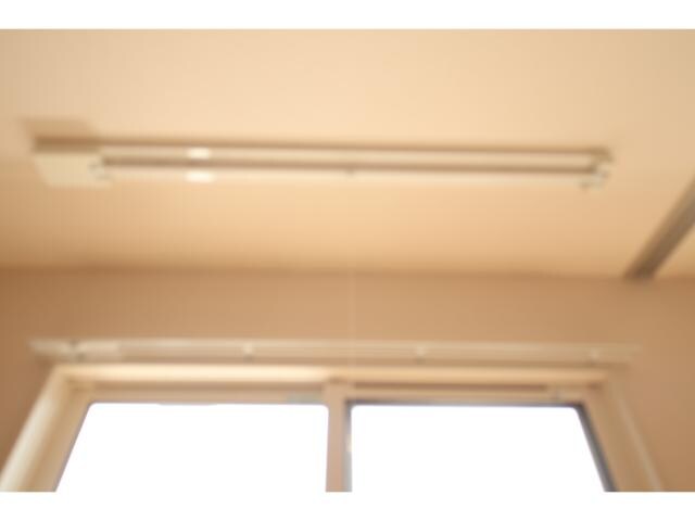 物件内観写真18　(室内物干し設備)