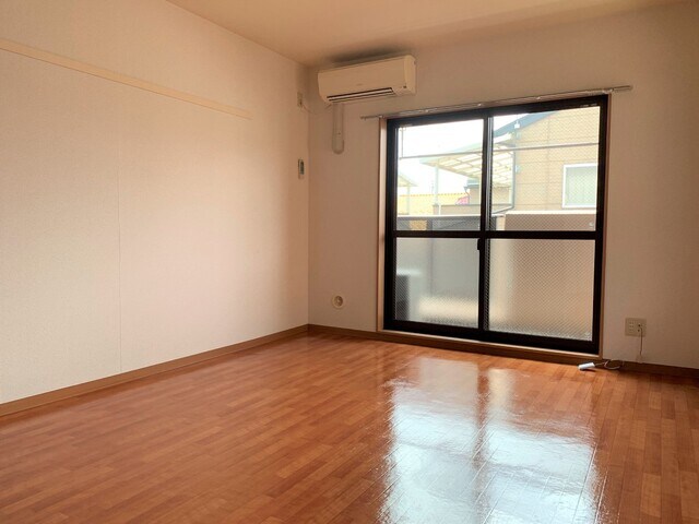 物件内観写真4　(洋室9帖)