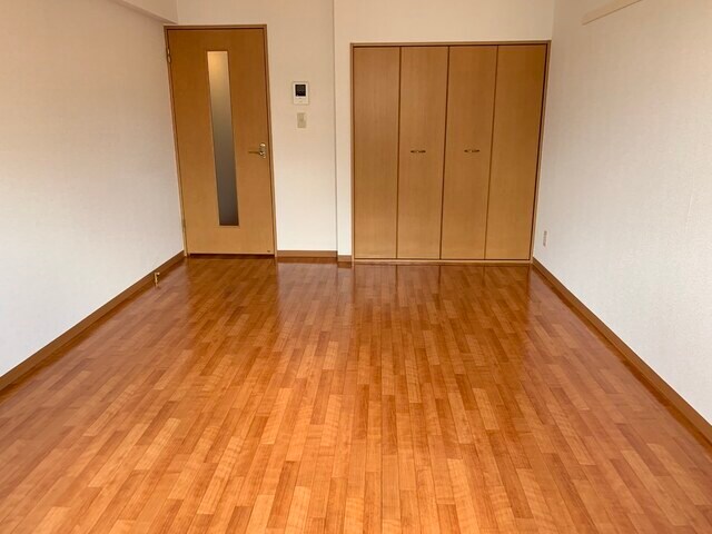 物件内観写真5　(洋室9帖)