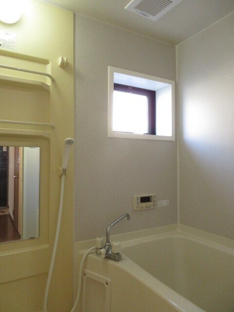 物件内観写真5　(追焚給湯付きバス)