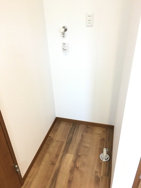 物件内観写真12　(洗濯機置き場)