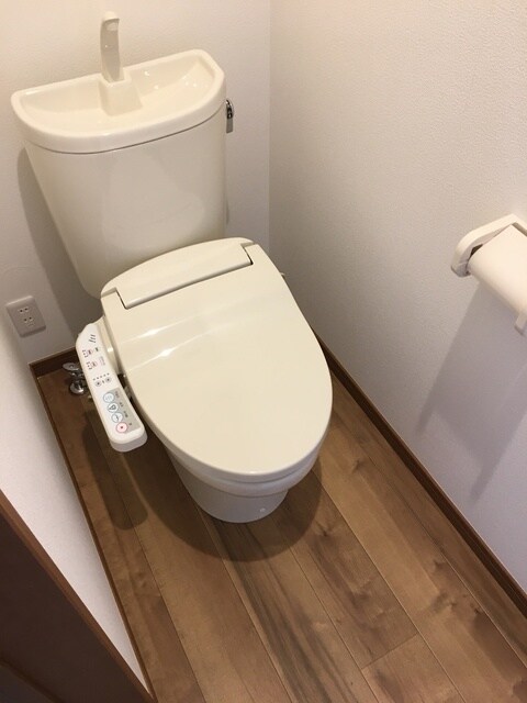 物件内観写真16　(温水洗浄便座)