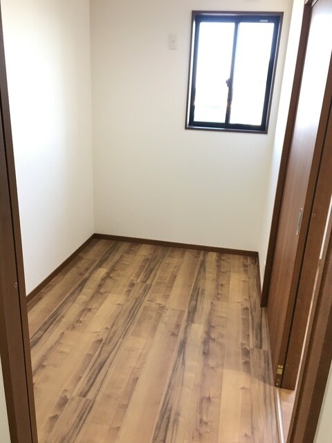 物件内観写真17　(洋室３帖)