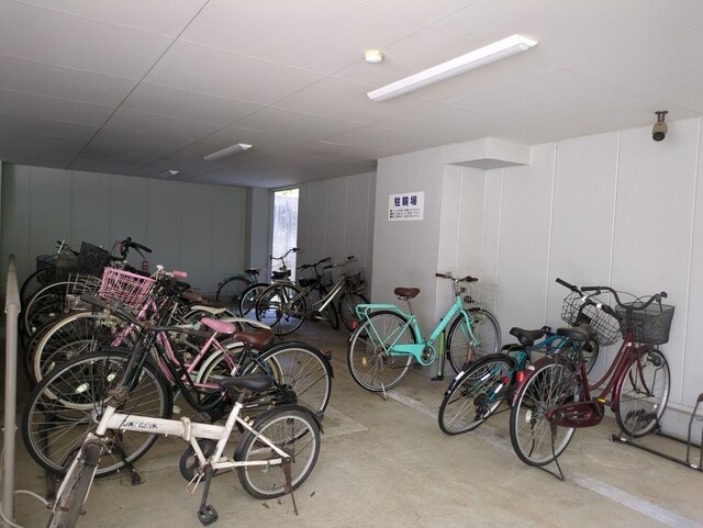 物件外観写真6　(駐輪場)