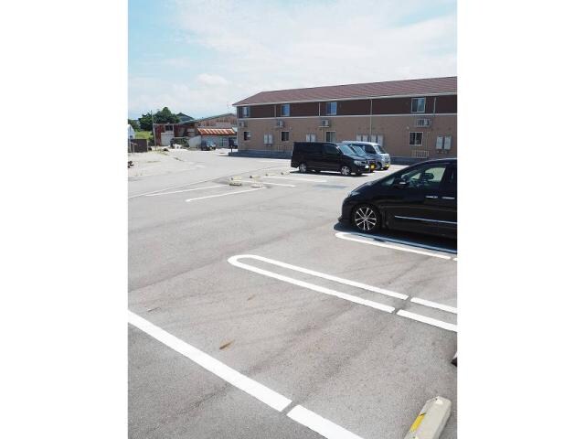 物件内観写真11　(駐車場)