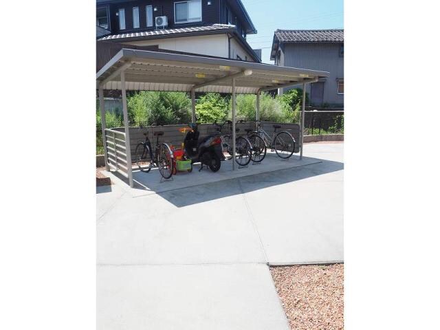 物件内観写真12　(駐輪場)