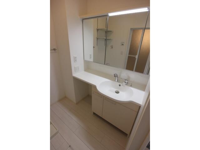 ブランズ北魚津の洗面・脱衣所