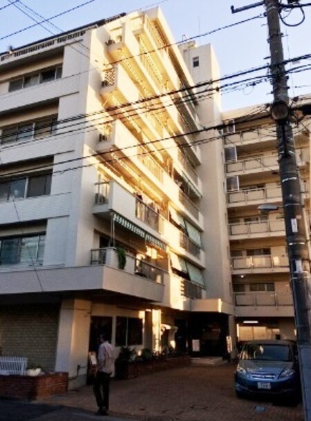緑が丘マンション外観写真