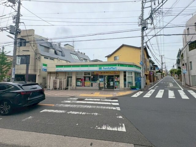 物件外観写真6　(ファミリーマート田園調布二丁目店 406m)