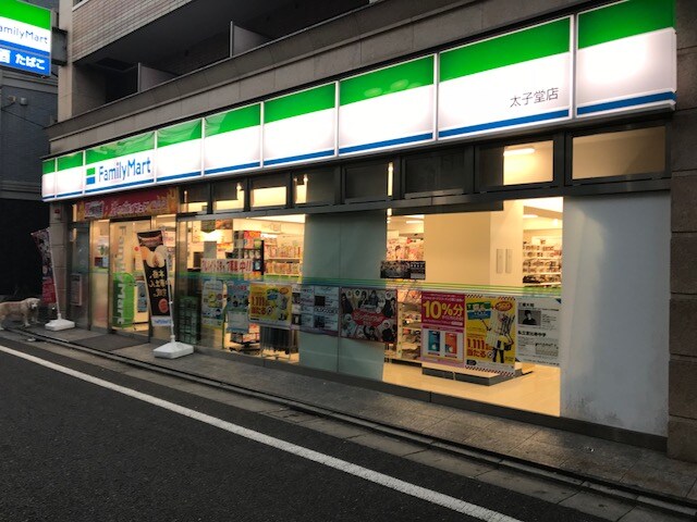 物件外観写真6　(ファミリーマート 太子堂店 568m)