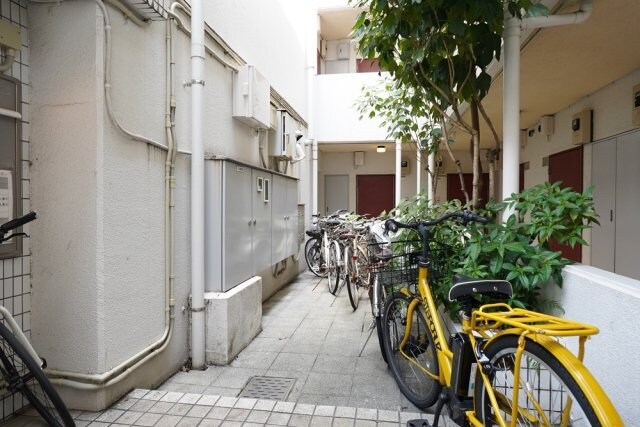 物件内観写真5　(駐輪場)