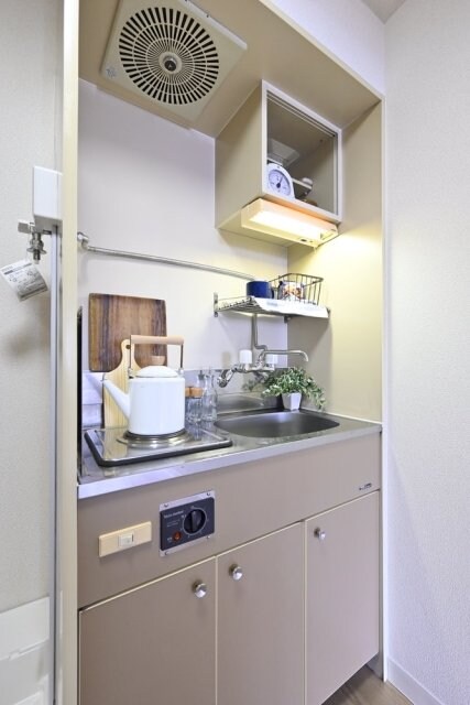 物件内観写真12　(1口IHコンロ※室内設置の家具・小物はイメージです。※)