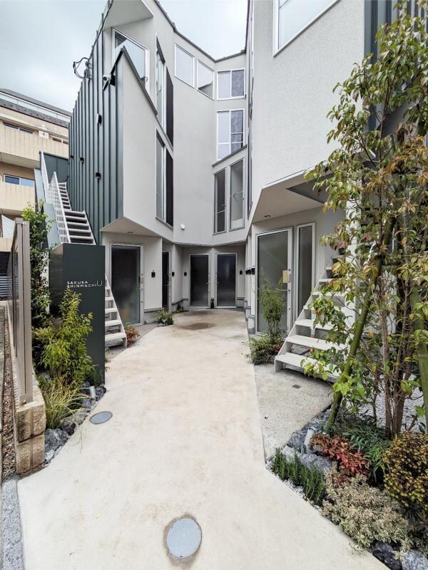 物件外観写真2　(エントランス)