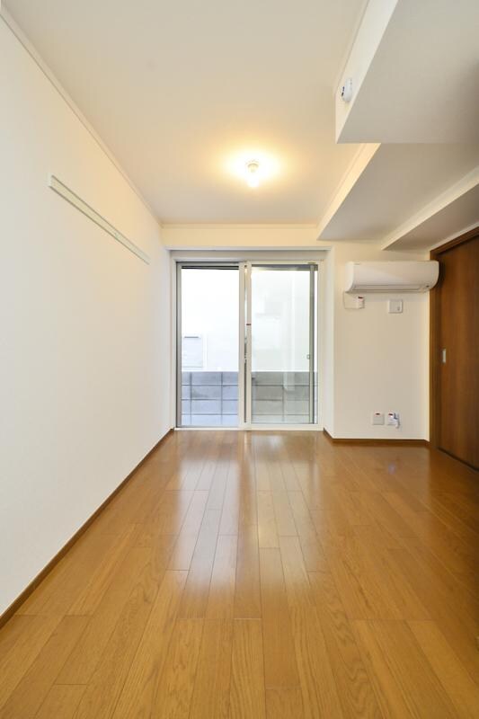 物件内観写真3　(居室、リビング)