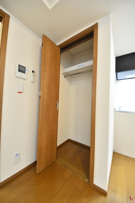 物件内観写真8　(玄関)