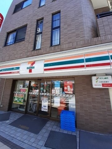 物件外観写真5　(セブンイレブン 太子堂２丁目店まで75m)