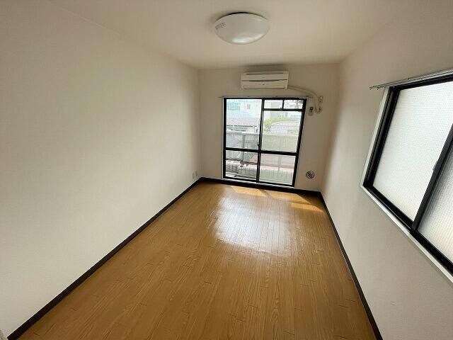 物件内観写真2　(リフォーム前)