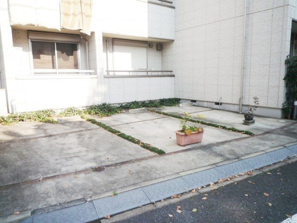 駐車場(空無)