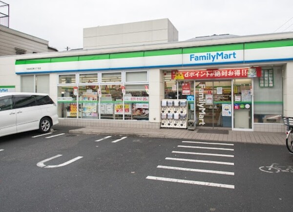 周辺環境(ファミリーマート 杉並成田東三丁目店 864m)