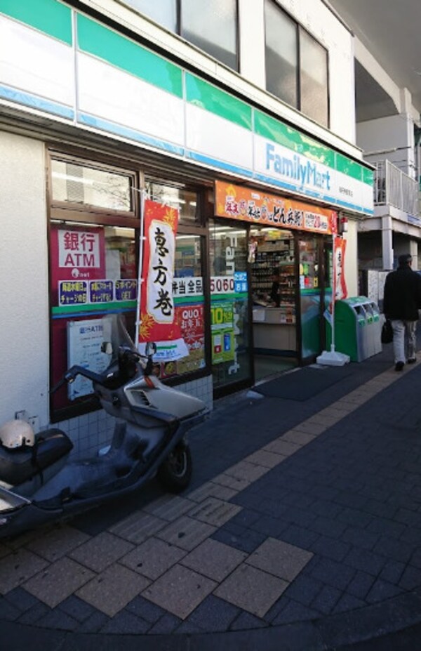 周辺環境(ファミリーマート 高円寺駅東店 663m)