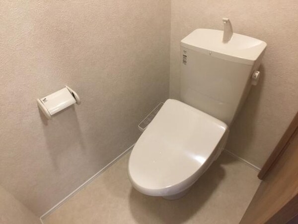 トイレ(温水洗浄便座設置済)