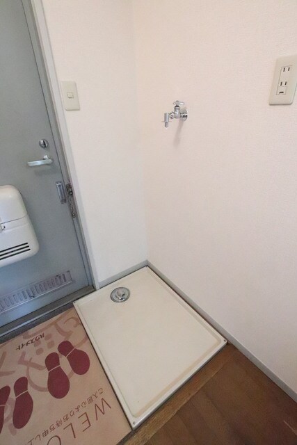 物件内観写真18　(防水パン付の洗濯機置き場♪)