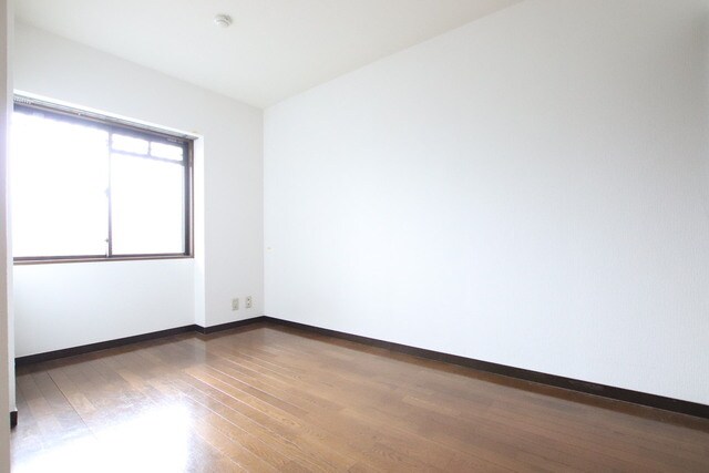 物件内観写真22　(玄関側洋室♪)