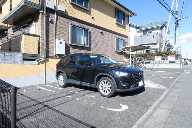 物件外観写真4　(駐車場（要空き確認）)