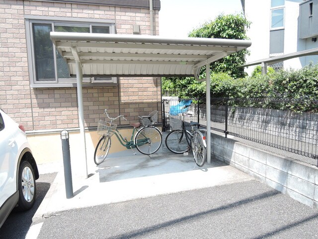 物件外観写真5　(駐輪場)